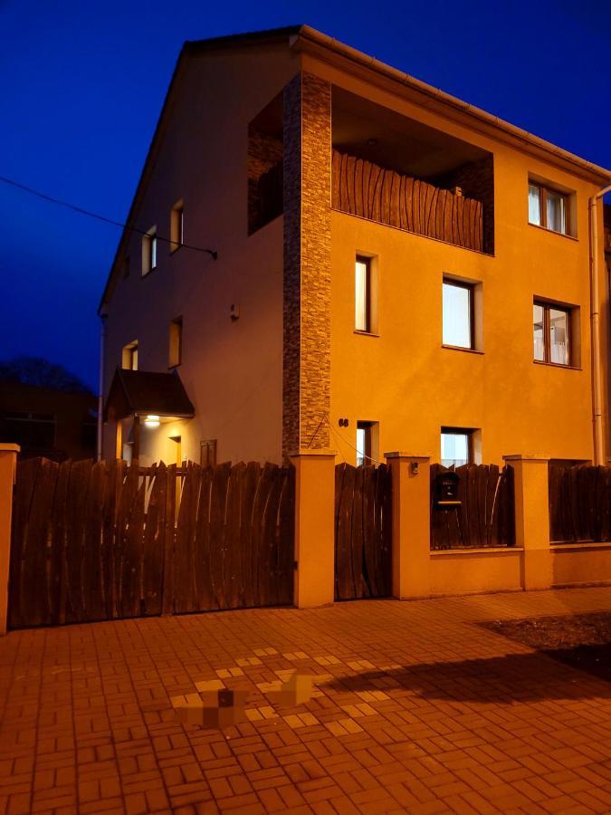 Apartmán Indira Vendeghaz Nyíregyháza Exteriér fotografie